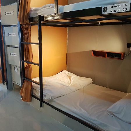 Yellow Flower Hostel Чіанграй Екстер'єр фото