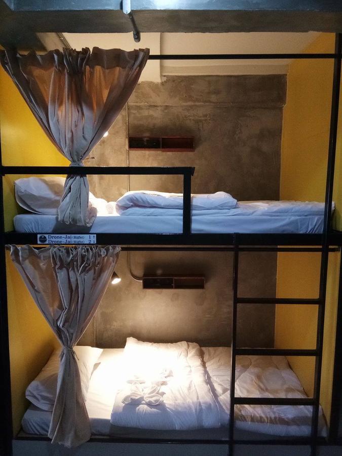 Yellow Flower Hostel Чіанграй Екстер'єр фото