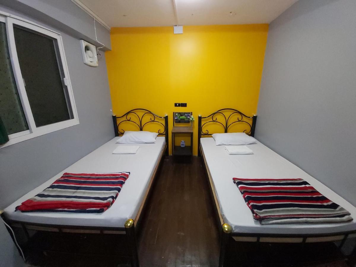 Yellow Flower Hostel Чіанграй Номер фото