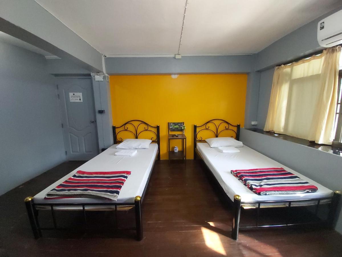 Yellow Flower Hostel Чіанграй Номер фото